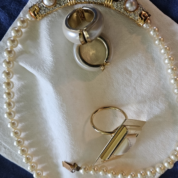 Vintage Ladies Costume Jewelry Set (Faux pearl) - Picture 8 of 8